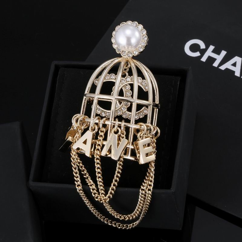 Chanel Brooch 3lyx246